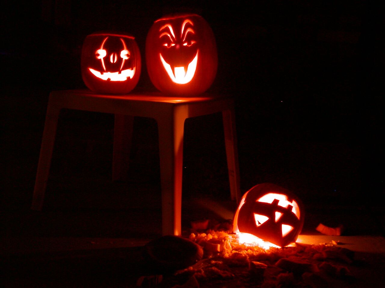 Três abóboras esculpidas de Halloween